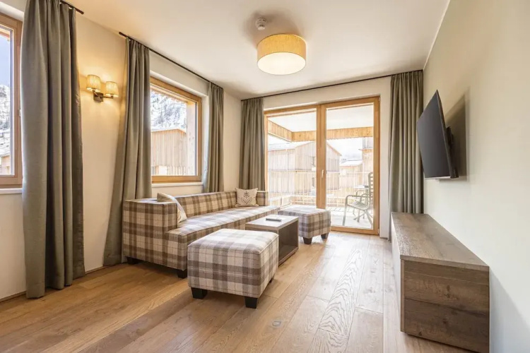 Nice Lodge With Balcony