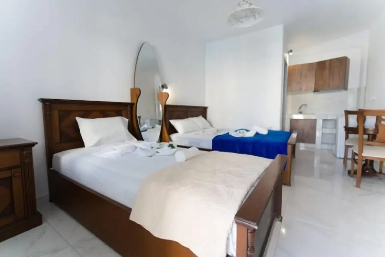 Classic Triple room with pool view
