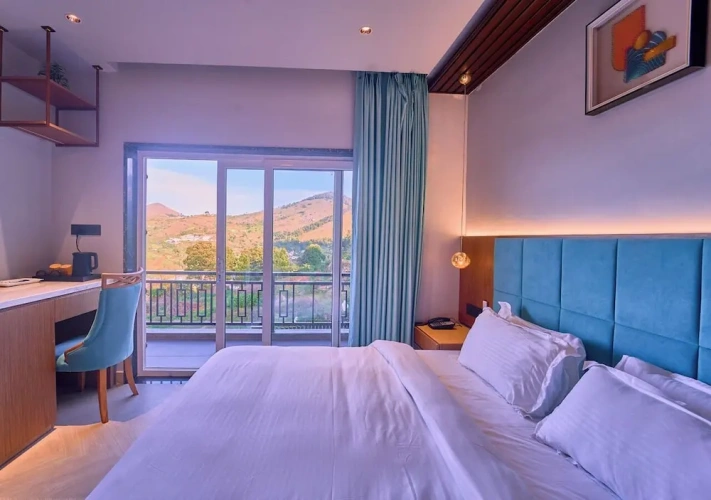 Presidential room with balcony and with mountain view
