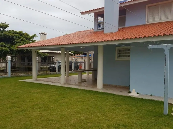 4 Bedrooms Cottage