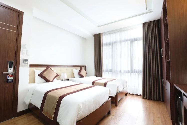 Deluxe Twin room with street view