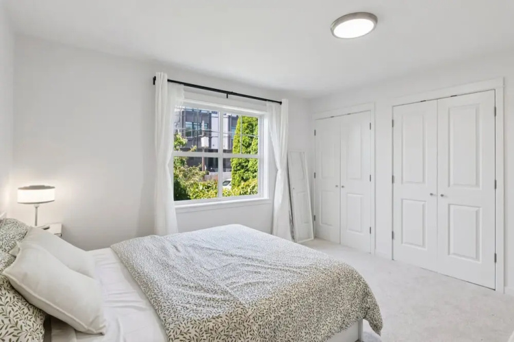 Walkable Seattle Gem Close To Everything 2 Bedroom Condo
