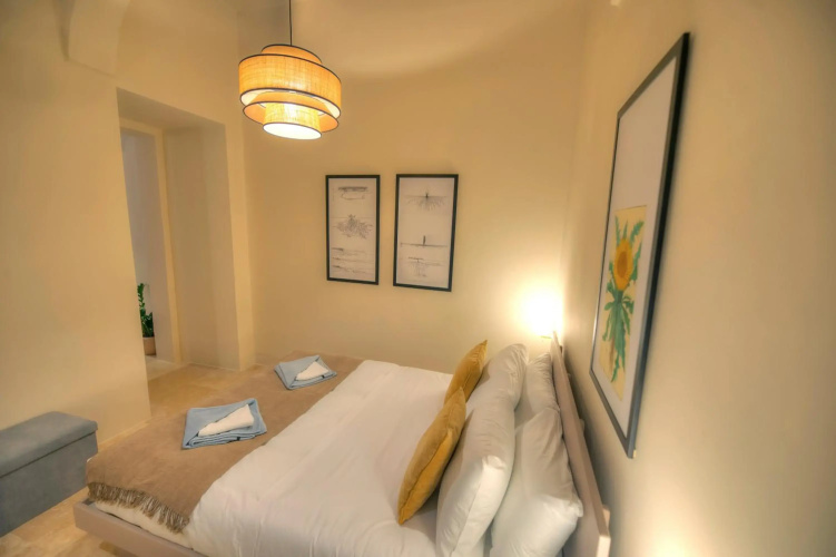 136 - Stylish & traditional 1 bedroom apartment