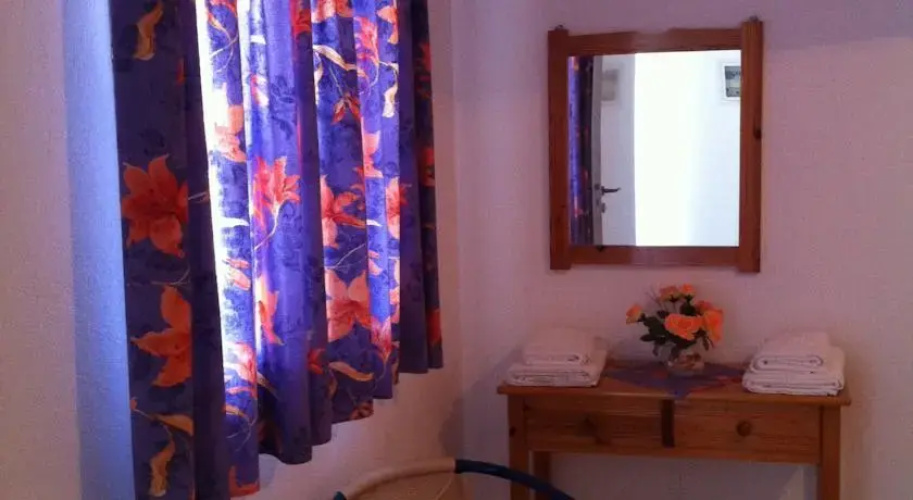 Anna Rooms
