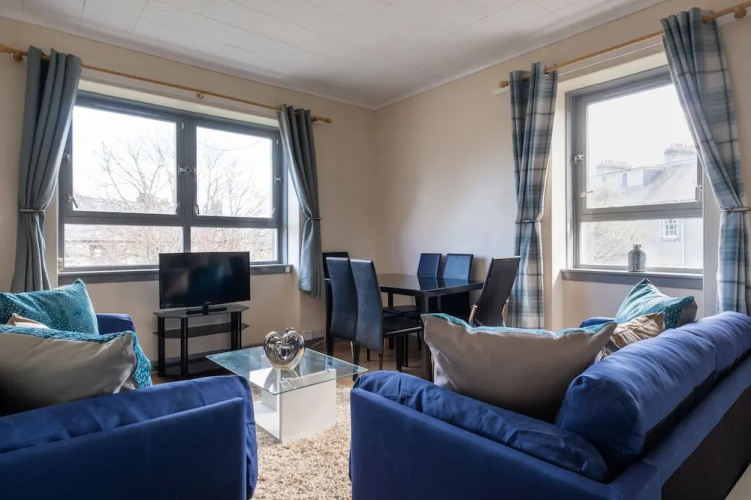 Novelty Suites - Powis Circle