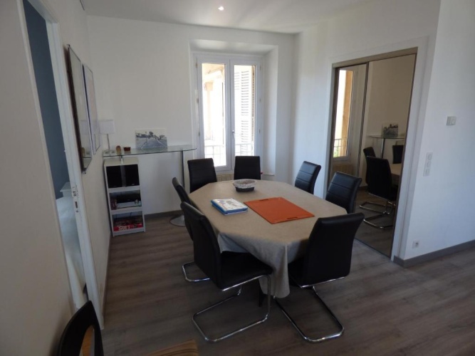 3 Bedrooms Apartment