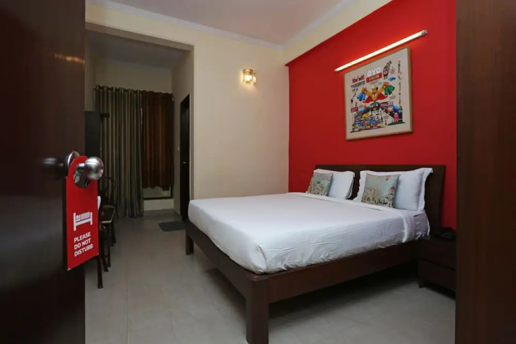 OYO Flagship 238 Noida Sector 72