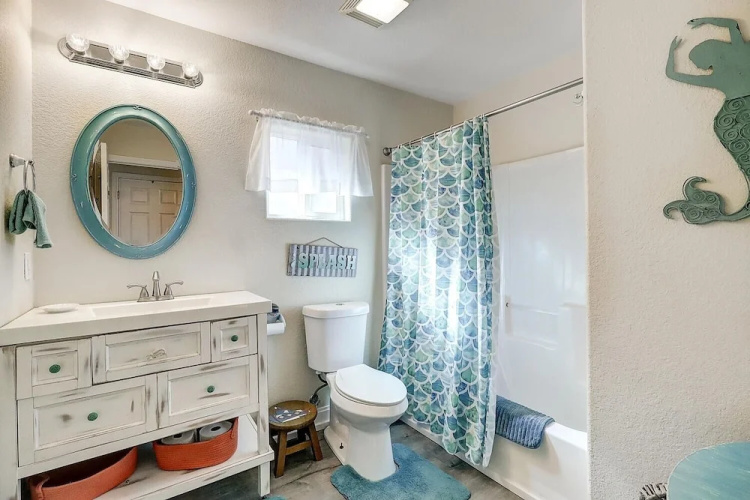 Heron Hideaway 2 Bedroom Cottage by RedAwning