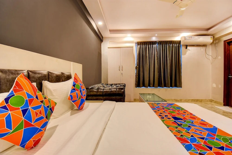FabHotel Cozzy Inn