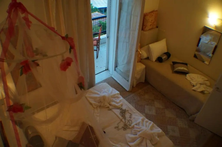 Standard Triple room with sea view