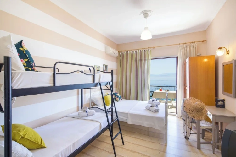 Standard Quadruple Family room with sea view