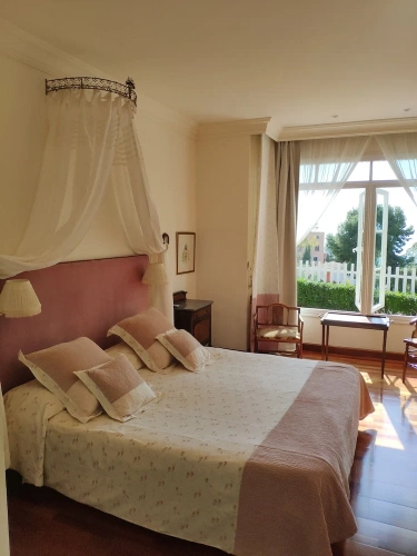 Basement Suite with sea view