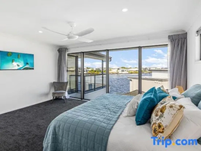 4 Bedrooms Cottage