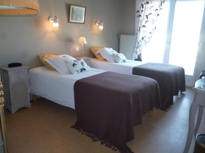 Standard Twin room with sea view