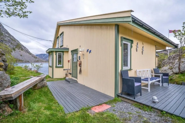 4 Bedrooms Cottage
