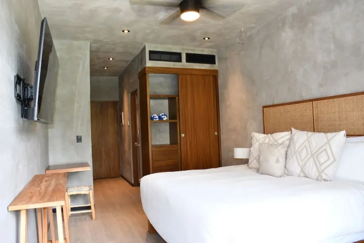 Deluxe Double Suite with balcony