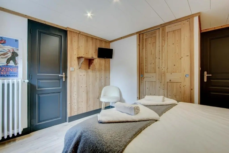 4 Bedrooms Apartment