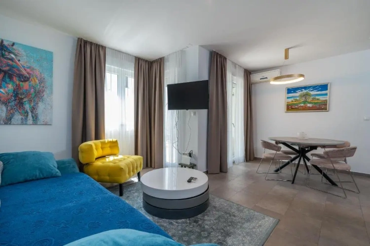 2 Bedrooms Apartment with sea view