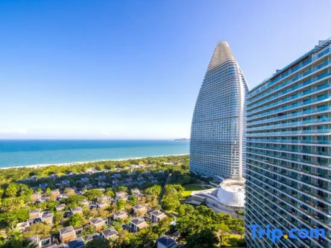 Facing the ocean directly hotel