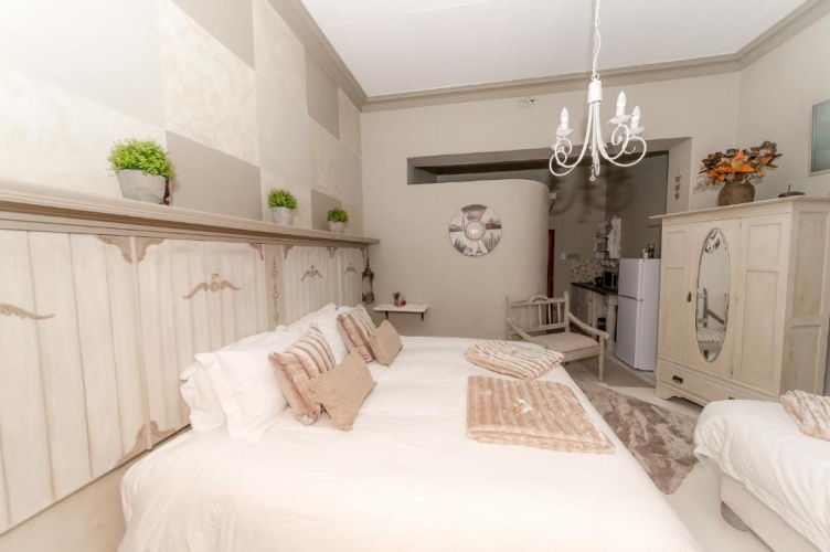 Standard Family room with garden view