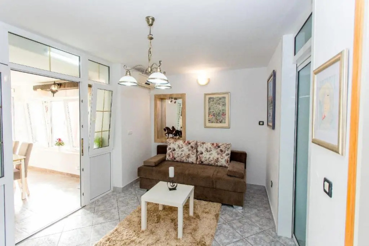 Apartment Suzi - 10 m from sea
