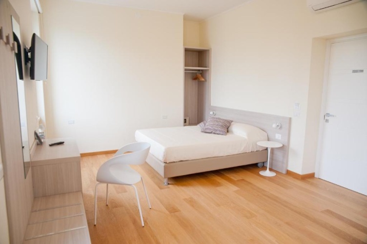 Standard Triple room with sea view