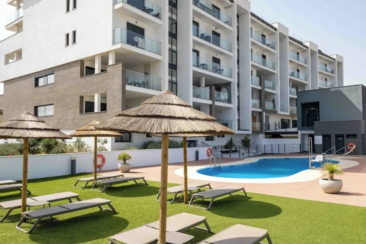 2 Bedrooms Apartment with balcony and with garden view
