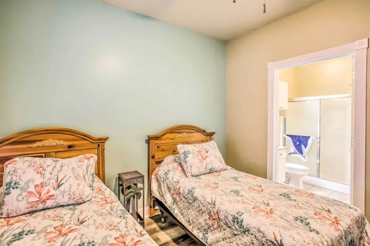 Screened-in Patio: Myrtle Beach Golf Condo