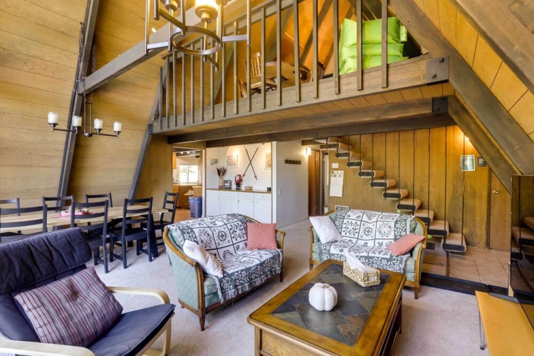 Spacious Cabin w/ Deck, < 3 Mi to Donner Lake