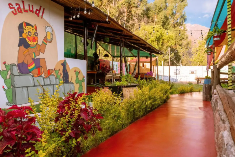 Valle verde, Hostel & camping