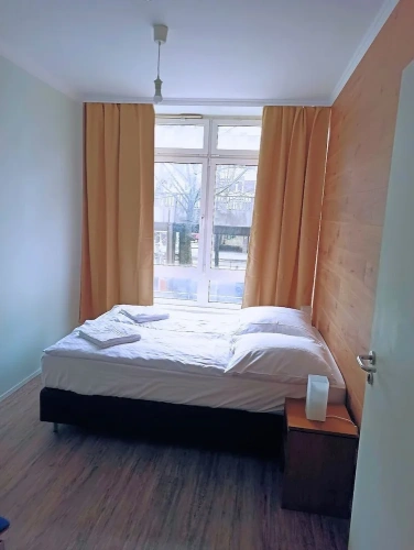 6 Bedrooms Bed in Dorm