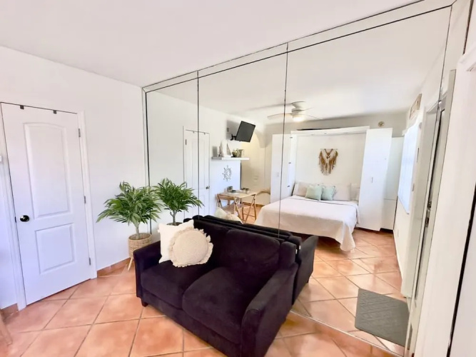 Beach Lover s Studio Apartment in Hollywood FL