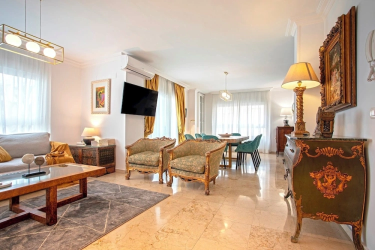 4 Bedrooms Apartment with balcony