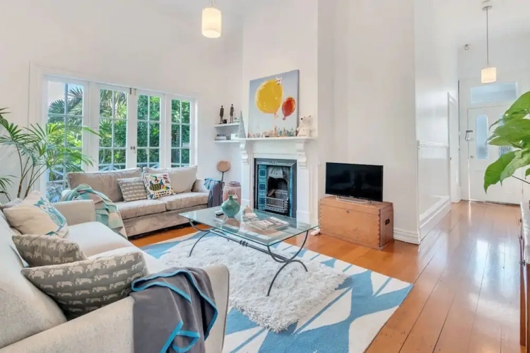 3 Bedrooms Cottage with balcony