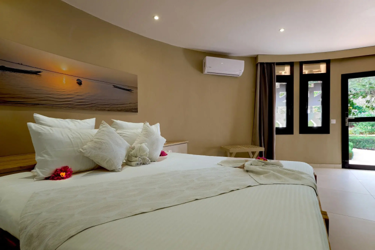 Royam Hotel