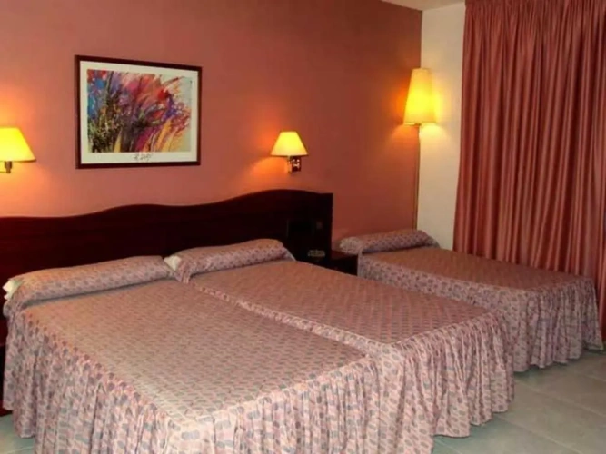 Standard Triple room