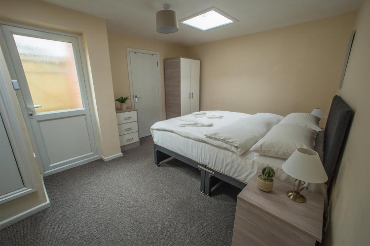 2 Bedrooms Apartment