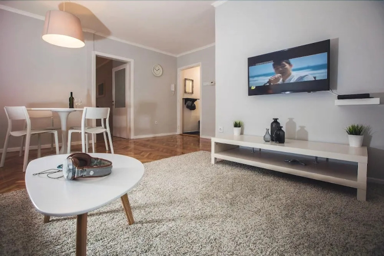Green Avenue Apartment