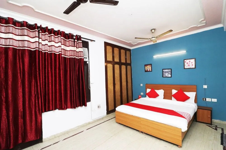 Oyo 42733 Silver Homes
