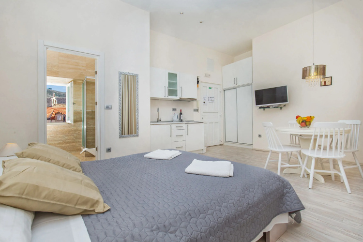 Apartments Lausion