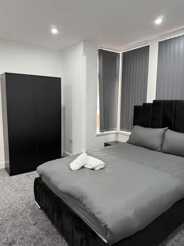 Lutom 2 Bed Flat - 1 With Sofa bed Sleeps 4