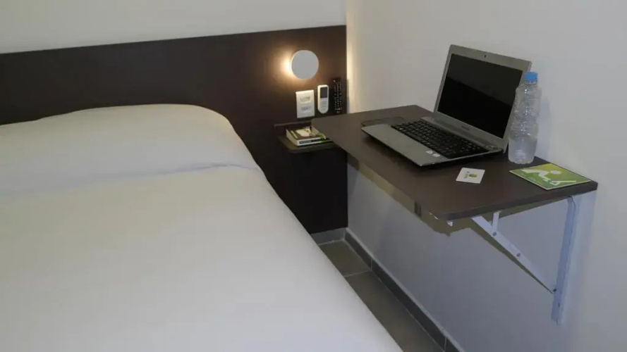 Mr. Hostel Business Lodge
