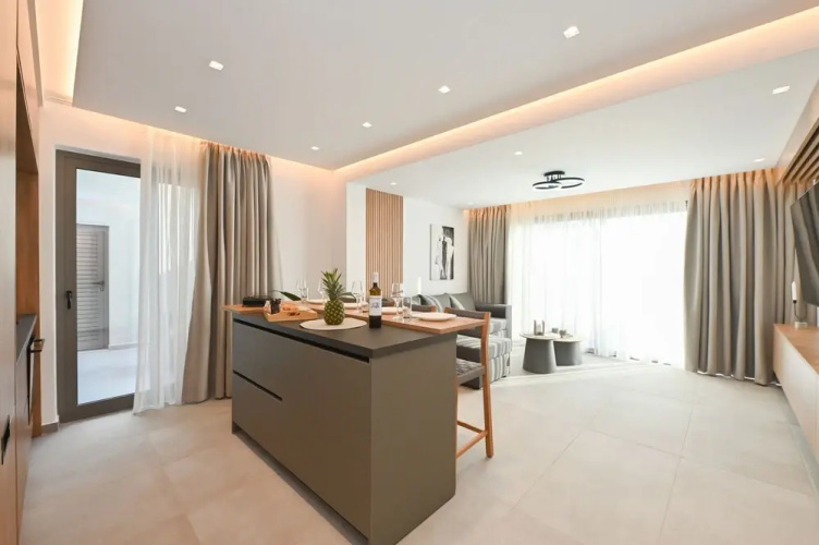 MGK Complex Suite With Private Pool Ligaria Made