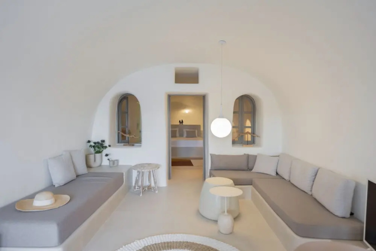 Oia Waves by SV