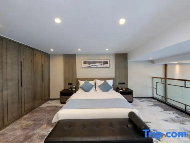Deluxe Double Suite with city view