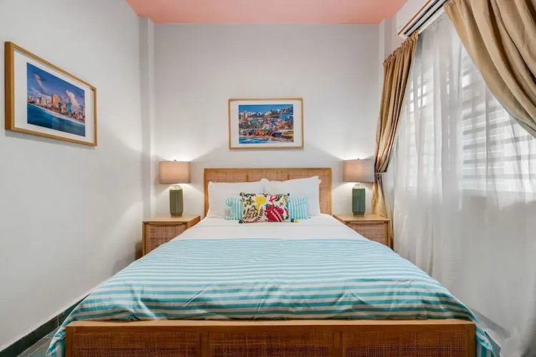 Chic Apartment Pool Parking in Central Condado