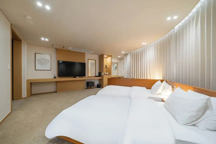 Hotel Biz Inn