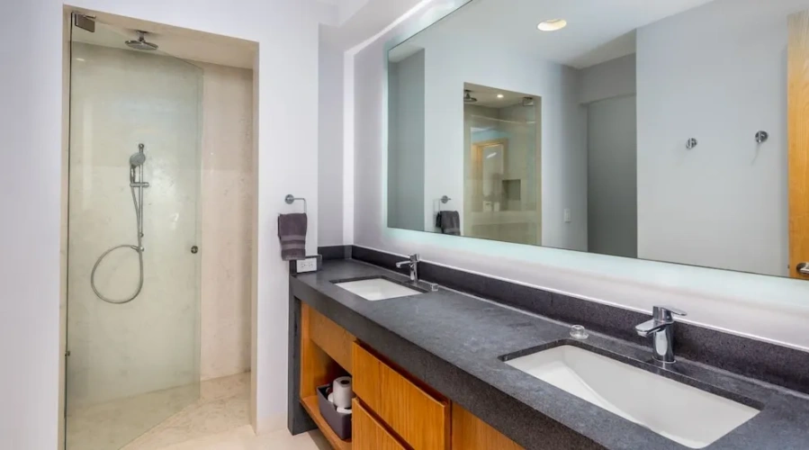 4 Bedrooms Luxury Apartment with ocean view