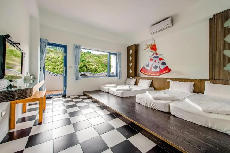 Standard Quadruple room with balcony