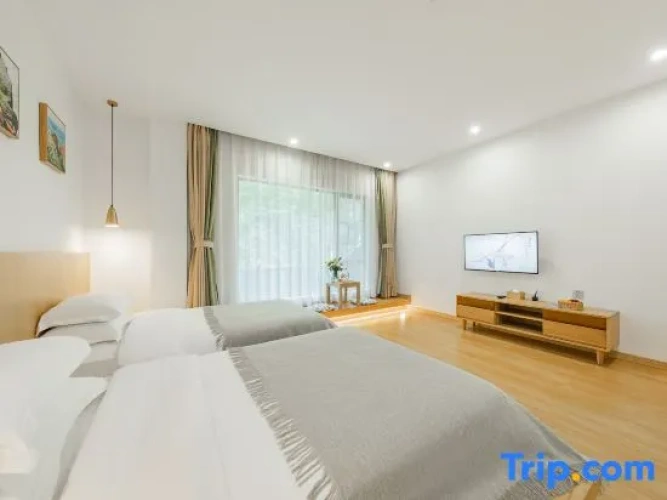 Standard Twin Family room with mountain view